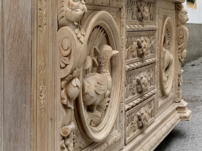 Anrichte Schrank antik Möbel Antiquität Tiere geschnitzt Tischler