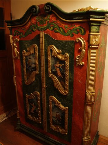 Bauernschrank antik bemalt gold grün rot
