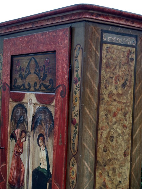 Bauernschrank Maria Heiligenmalerei Sakristeischrank antik Bauernmöbel Antiquität Massivholz Altholz Möbel Küchenschrank Kleiderschrank bemalt rot