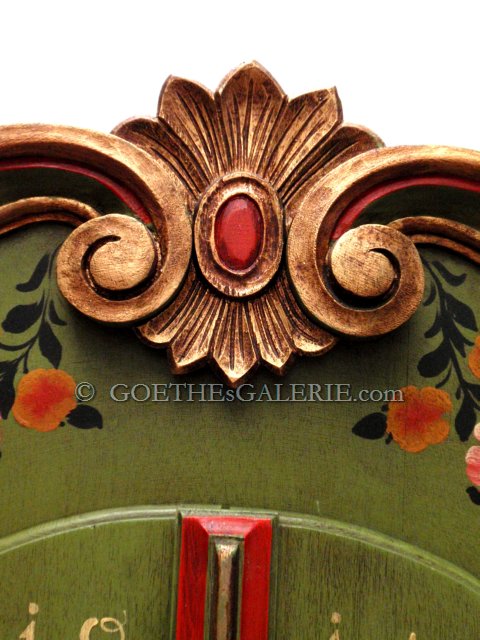 Bemalter Bauernschrank grün