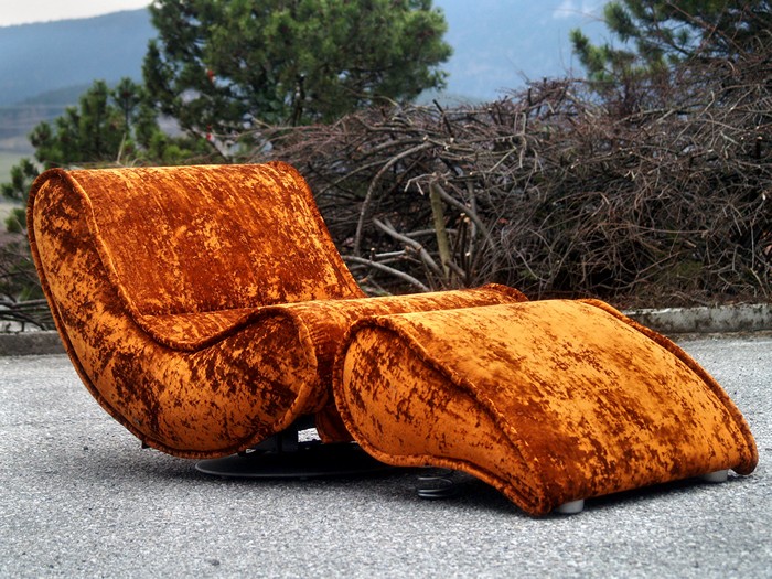 Bretz Liege Schaukelstuhl gold bronze Samtstoff Laola Hookipa Designmöbel