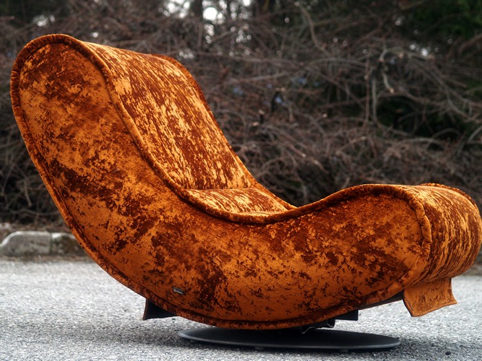 Bretz Liege Schaukelstuhl gold bronze Samtstoff Laola Hookipa Designmöbel