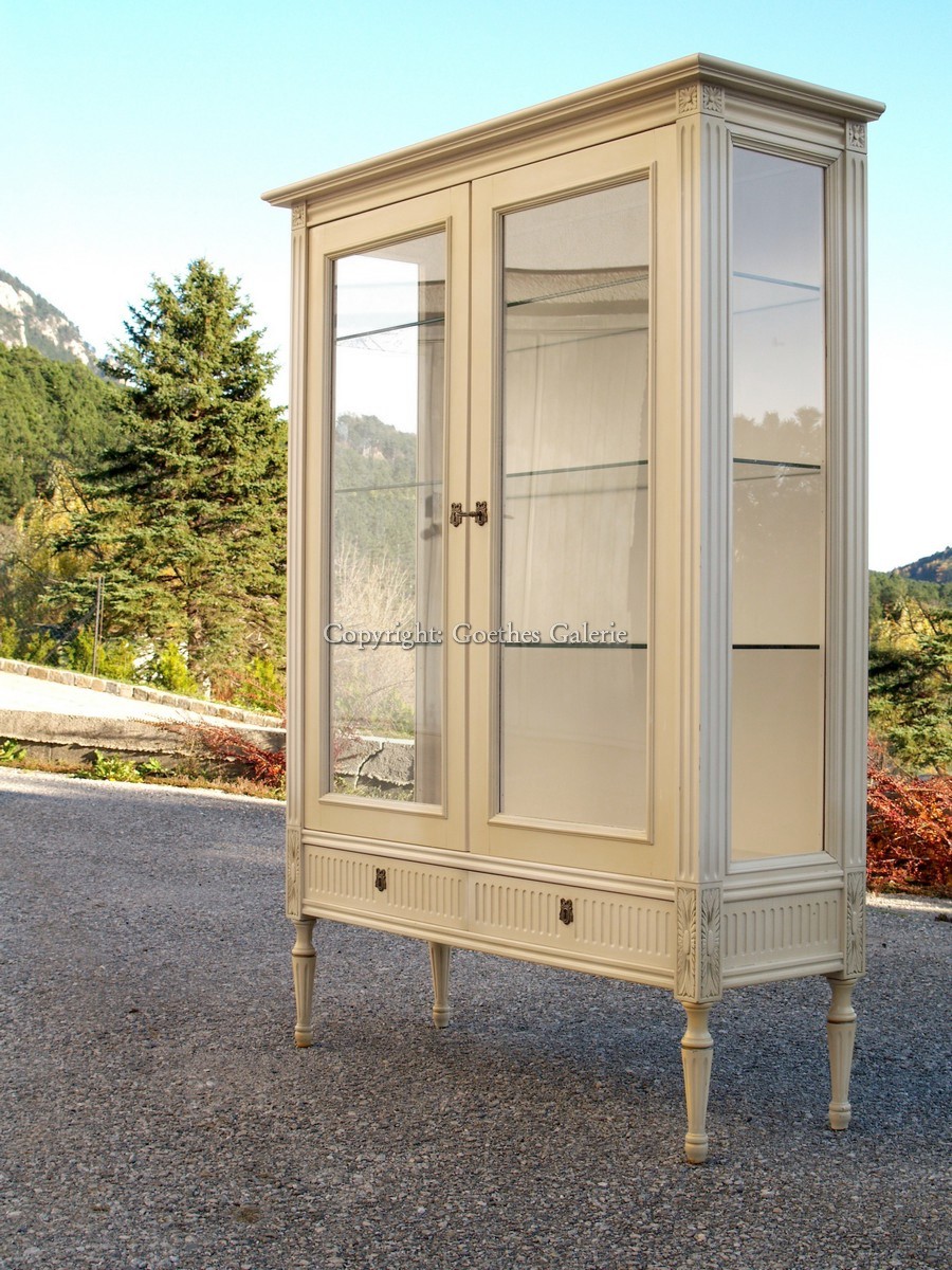 Foto (c) zeigt: Empire Creme-Gold Vitrine empire stil vitrine schrank marmor gold 4