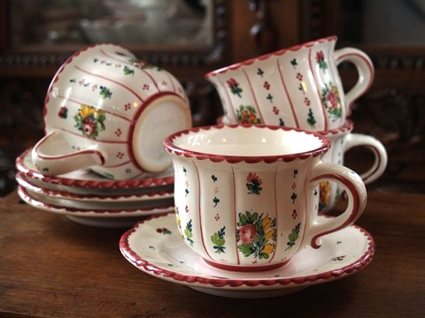 Gmundner Keramik gebraucht Teller Kaffeetasse Biedermeier neuwertig Streublumen rot