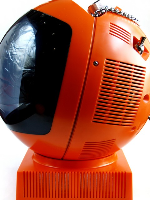 JVC Videosphere TV space age helmet Kugelfernseher Retro Two and a half man kutcher charly sheen Requisite