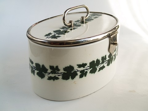 Keksdose Metallmontur Keramik Vintage antik creme silber Weinbergblätter Weintrauben grün Brotdose
