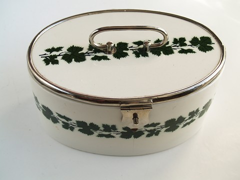Keksdose Metallmontur Keramik Vintage antik creme silber Weinbergblätter Weintrauben grün