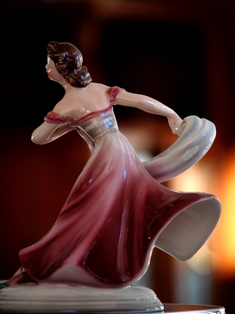 Keramos Figur tanzende Frau