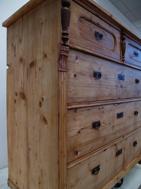 Bauernschrank antik Altholz große Massivholz Kommode restauriert Bauernmöbel