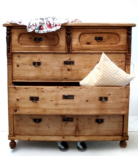 Bauernschrank antik Altholz große Massivholz Kommode restauriert Bauernmöbel