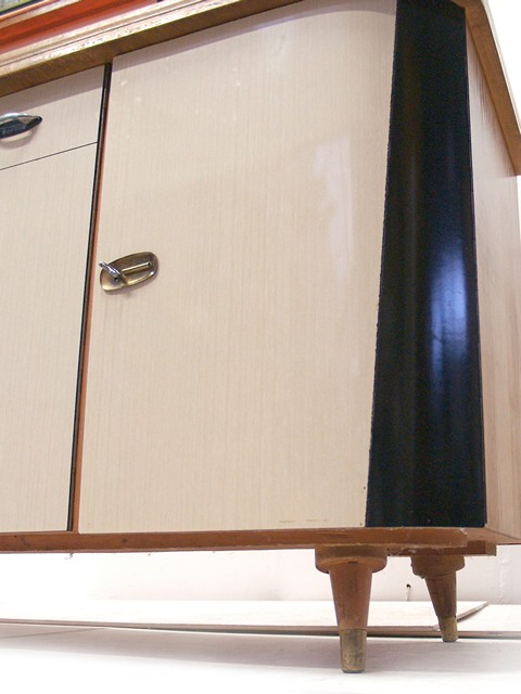 Küchenschrank creme antik Vintage 40er- 50er-jahre Küchenmöbel Midcentury pastell