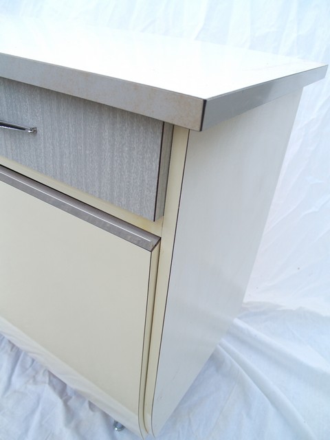 Midcentury 60er-Jahre Küchenschrank Pastell Retro Design Vintage Küche grau creme