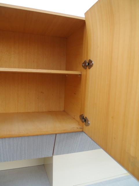 Midcentury 60er-Jahre Küchenschrank Pastell Retro Design grau creme