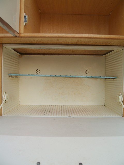 Midcentury 60er-Jahre Küchenschrank Pastell Retro Design grau creme