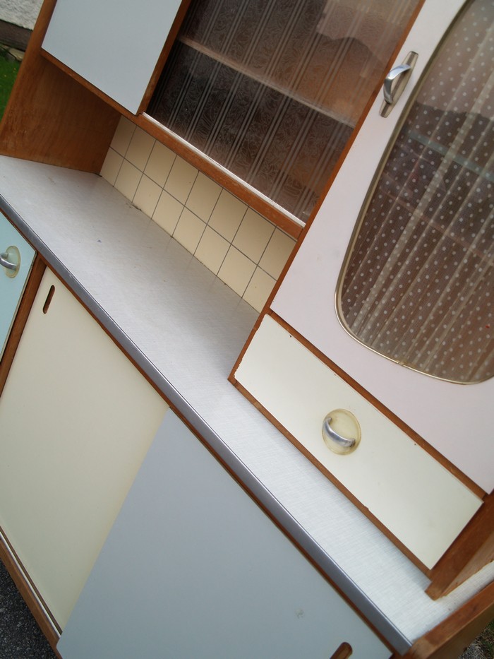 Küchenschrank creme antik Vintage 40er- 50er-jahre Küchenmöbel Midcentury pastell