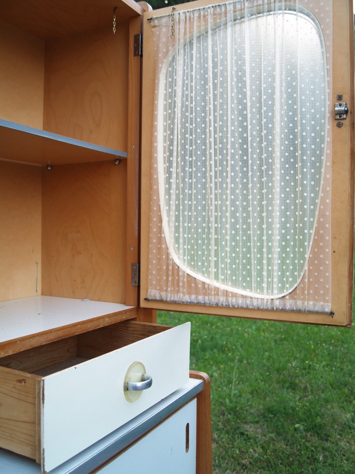 Küchenschrank creme antik Vintage 40er- 50er-jahre Küchenmöbel Midcentury pastell