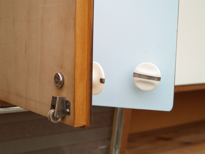 Küchenschrank creme antik Vintage 40er- 50er-jahre Küchenmöbel Midcentury pastell