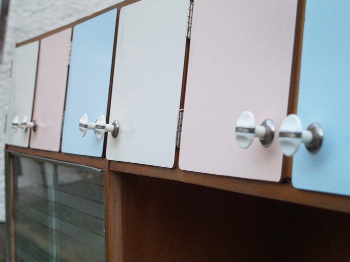 Küchenschrank creme antik Vintage 40er- 50er-jahre Küchenmöbel Midcentury pastell