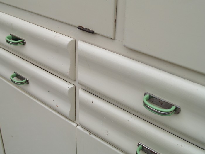 Küchenschrank creme antik Vintage 40er- 50er-jahre Küchenmöbel Midcentury pastell artdeco