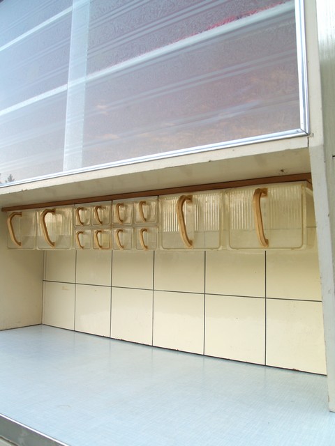 Retro Küchenschrank, Küche im Vintage Design 3 Küchenschrank creme antik Vintage 40er- 50er-jahre Küchenmöbel Midcentury pastell