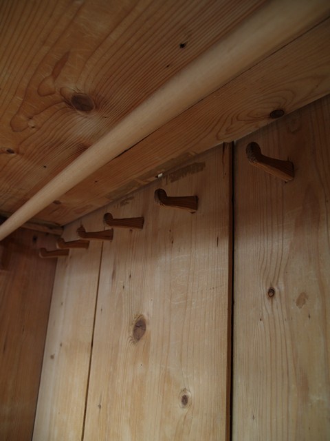 Bauernschrank antik Bauernmöbel Antiquität Massivholz Altholz Möbel Garderobeschrank