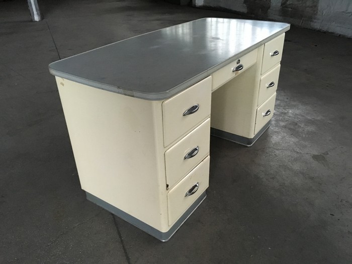 Arztschreibtisch Metall Schreibtisch creme weiß Vintage Retro antik Marquat Metall Schreibtisch antik