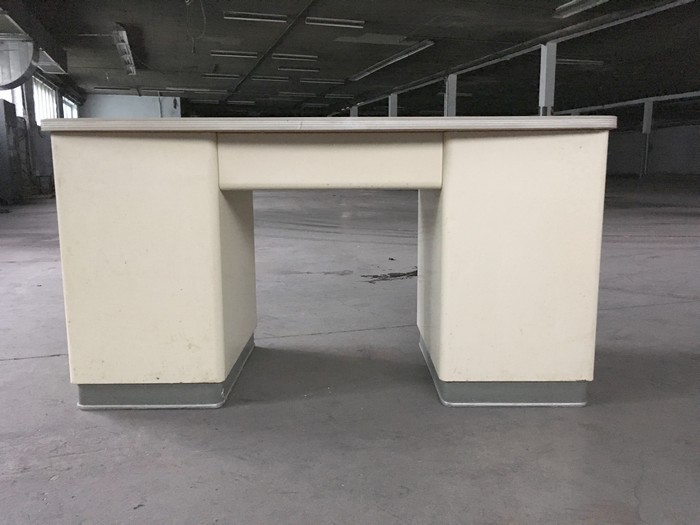 Arztschreibtisch Metall Schreibtisch creme weiß Vintage Retro antik Vintage Metall Möbel