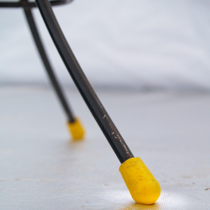 midcentury beistelltisch gelb metall 50er-Jahre 60er-Jahre antik