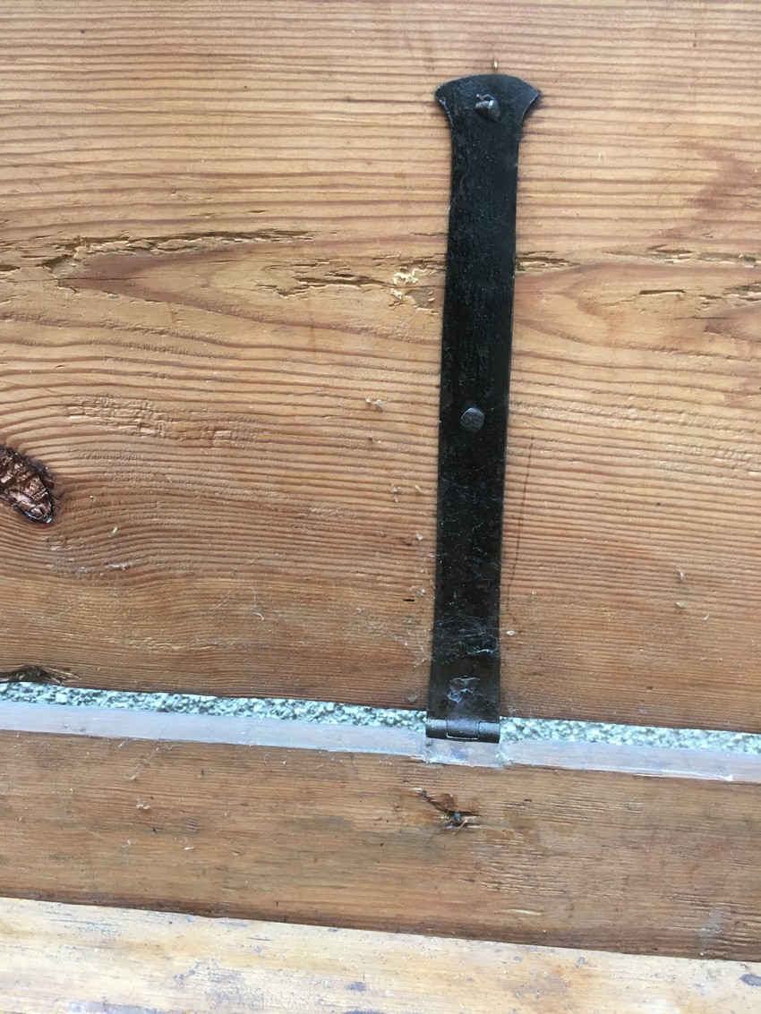 Truhe antik Vollholz Laden Antiquität kaufen Shop Eisenbeschläge Möbel