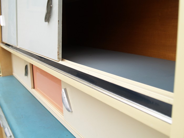 Küchenschrank creme antik Vintage 40er- 50er-jahre Küchenmöbel Midcentury pastell