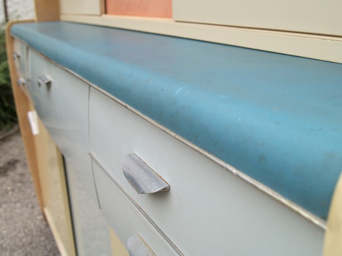 Küchenschrank creme antik Vintage 40er- 50er-jahre Küchenmöbel Midcentury pastell