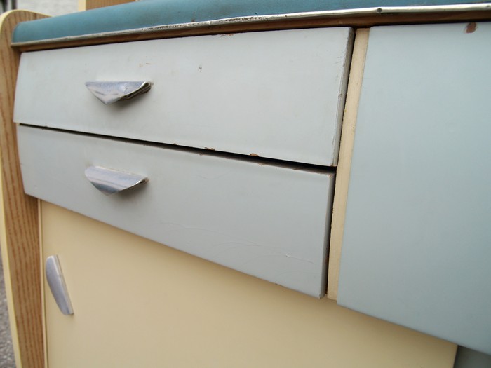 Küchenschrank creme antik Vintage 40er- 50er-jahre Küchenmöbel Midcentury pastell
