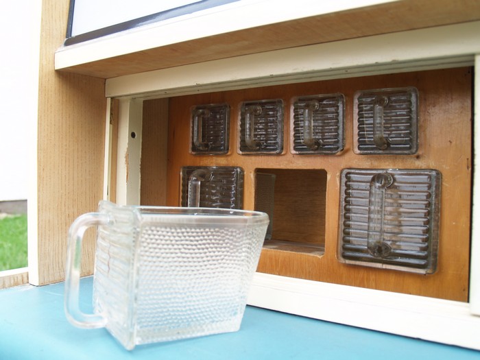 Küchenschrank creme antik Vintage 40er- 50er-jahre Küchenmöbel Midcentury pastell