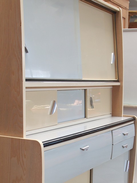 Küchenschrank creme antik Vintage 40er- 50er-jahre Küchenmöbel Midcentury pastell