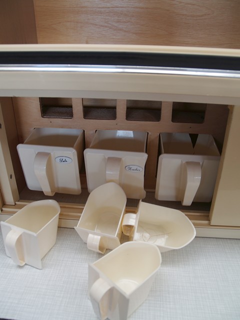 Küchenschrank creme antik Vintage 40er- 50er-jahre Küchenmöbel