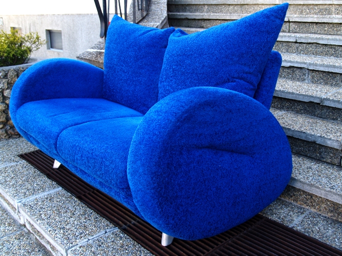 Bretz Popeye Sofa kräuselvelours blau