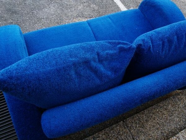 Bretz Popeye Sofa kräuselvelours blau