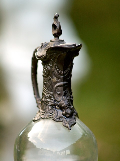 Karaffe Satyr Weinkrug antik Messing Glas