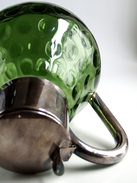 Karaffe antik Glas grün Farbglas Metallmontur