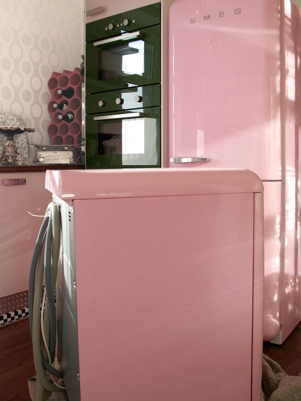 Retro rosa Küche höhenverstellbares 50s Design, Praktisch und Kostengünstig 16 retro kueche 101 1
