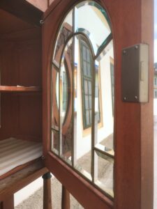 Antike Jugendstil Kredenz 1920, Original Möbel entdecken 7 antiker Vitrinenschrank