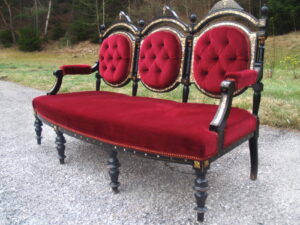 Read more about the article Antikes Sofa Napoleon III. (Frühviktorianisches Zeitalter)