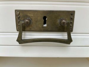 Antiker Schrank Jugendstil Peitschenschlag Marmorplatte Kredenz Bar Antiquität weiß Küchenschrank