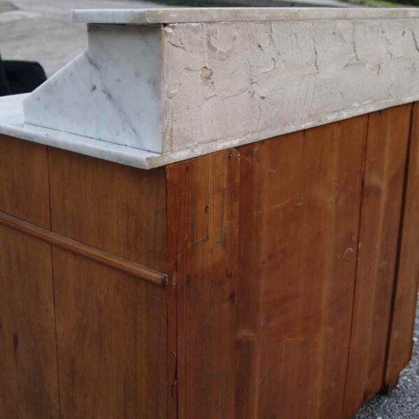 Rückseite antiker Waschtisch mit Marmorplattenaufsatz g3115