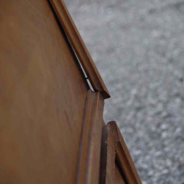 kaputte Leisten reparieren bei alter Kommodenaußenseite