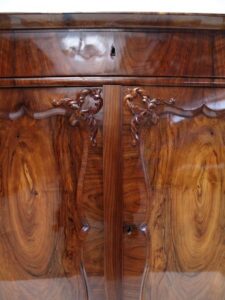 Interior-Trend: Warum echte Patina Antiquitäten zur sichersten Wertanlage macht 8 Antike Kommode Barock restauriert Schelllackpolitur kosten Reparatur