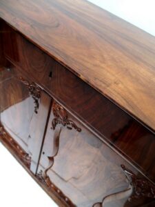 Interior-Trend: Warum echte Patina Antiquitäten zur sichersten Wertanlage macht 10 Antike Kommode Barock restauriert Schelllackpolitur kosten Reparatur