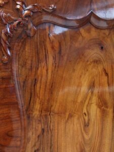 Interior-Trend: Warum echte Patina Antiquitäten zur sichersten Wertanlage macht 7 Antike Kommode Barock restauriert Schelllackpolitur kosten Reparatur