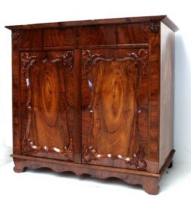 Interior-Trend: Warum echte Patina Antiquitäten zur sichersten Wertanlage macht 14 Antike Kommode Barock restauriert Schelllackpolitur kosten Reparatur