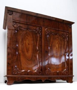 Interior-Trend: Warum echte Patina Antiquitäten zur sichersten Wertanlage macht 13 Antike Kommode Barock restauriert Schelllackpolitur kosten Reparatur